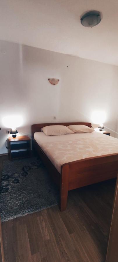 Apartmani Srsen Blace Eksteriør billede